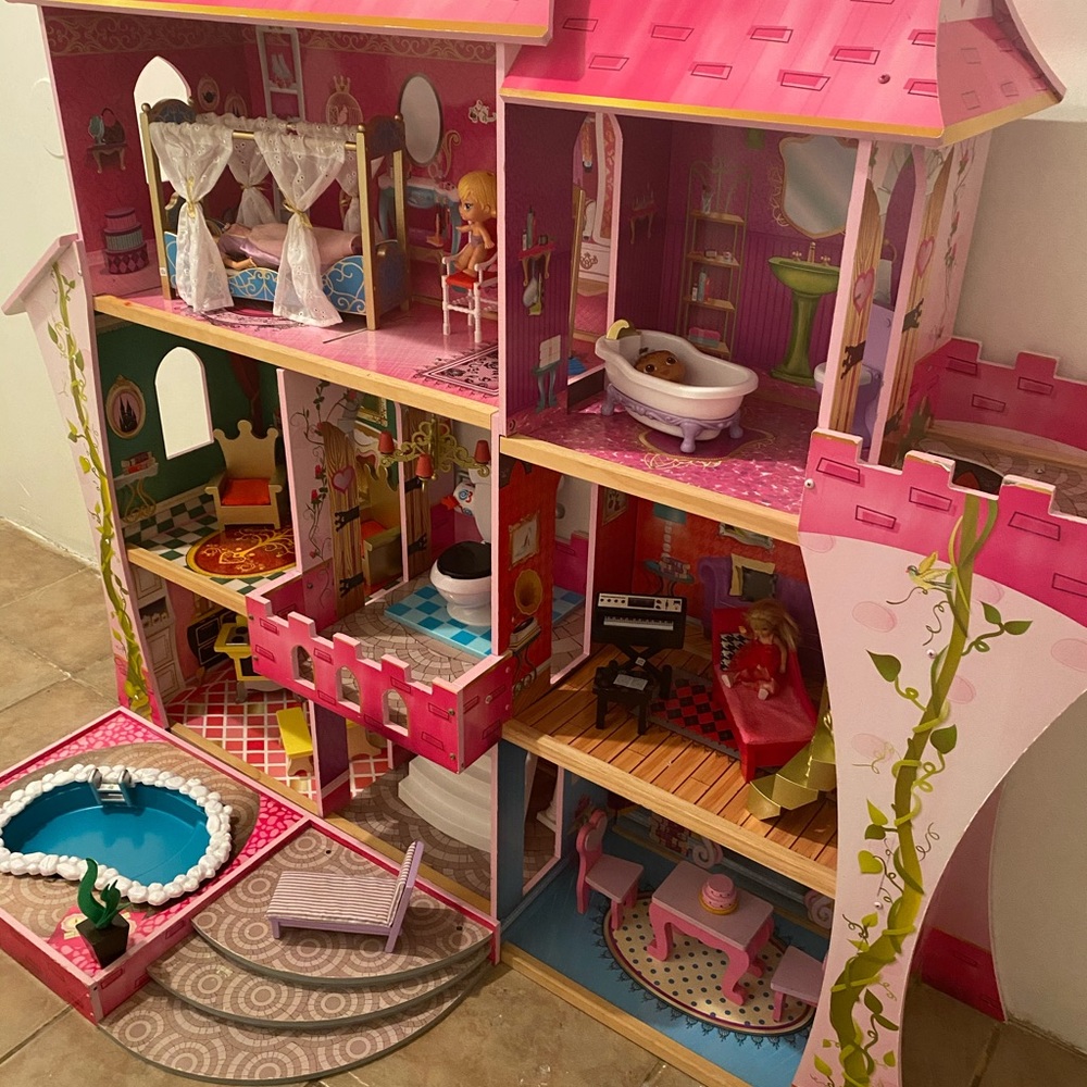 Barbie doll house